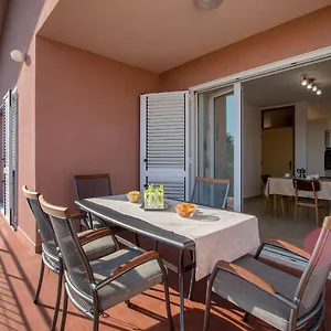 apartment-rubina.pula-hotels.org/